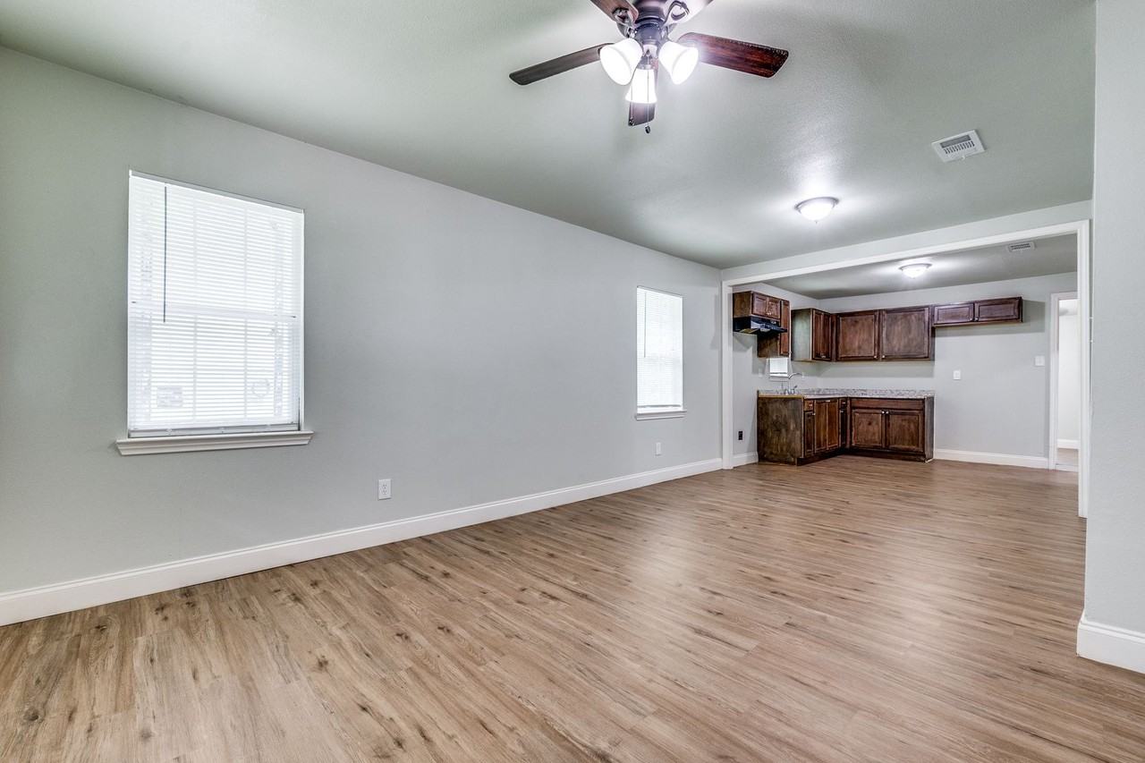 405 Viaduct St - Photo 3 of 13