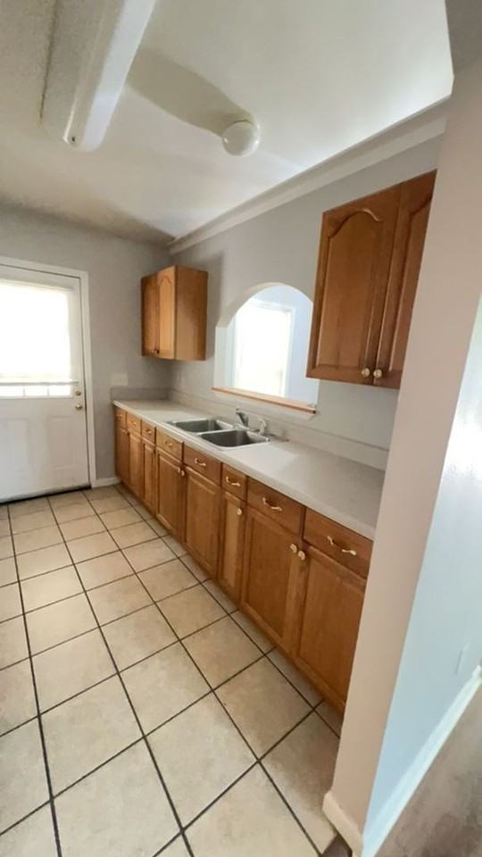 2725 Lake Mary St - Photo 6 of 17