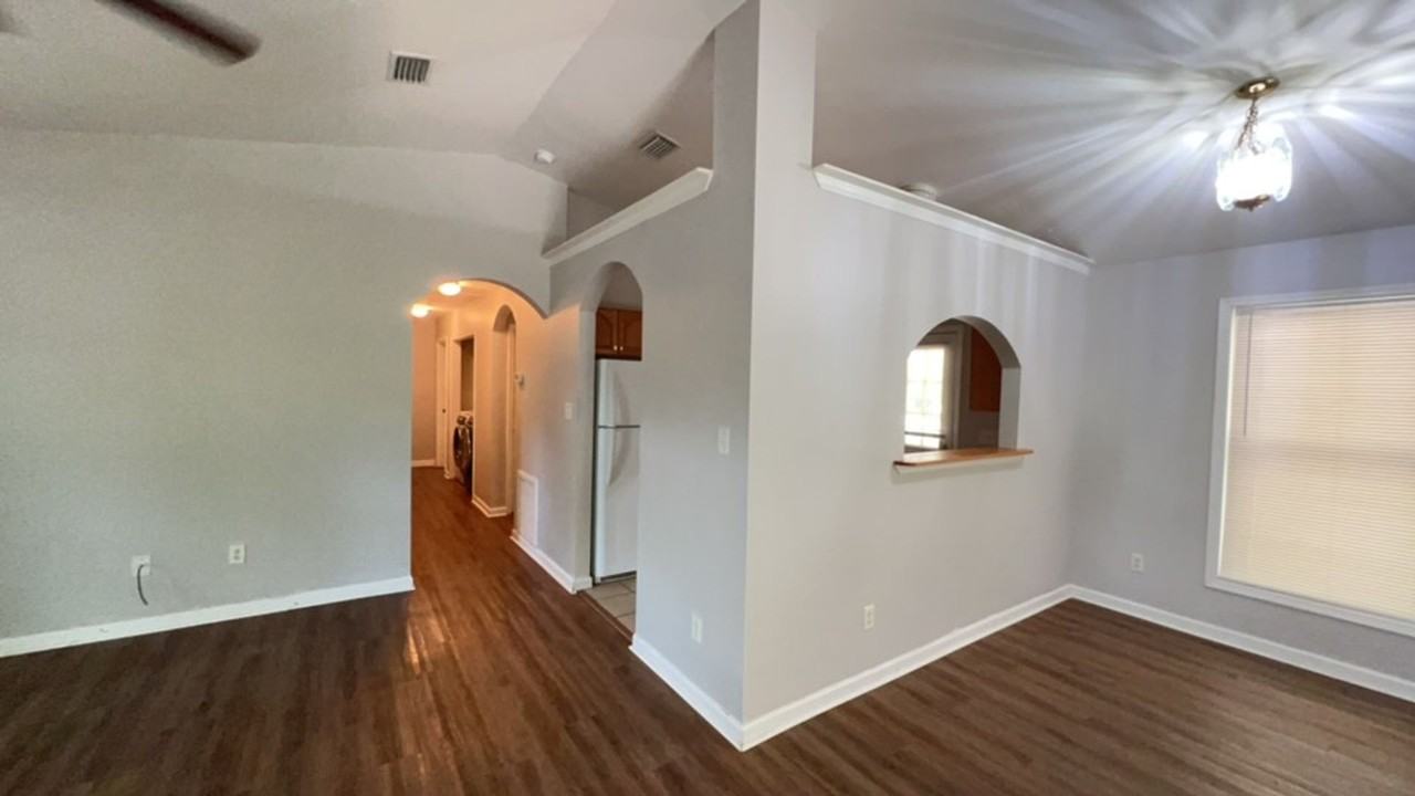 2725 Lake Mary St - Photo 5 of 17