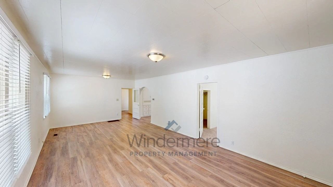 3rd943 - Photo 2 of 13