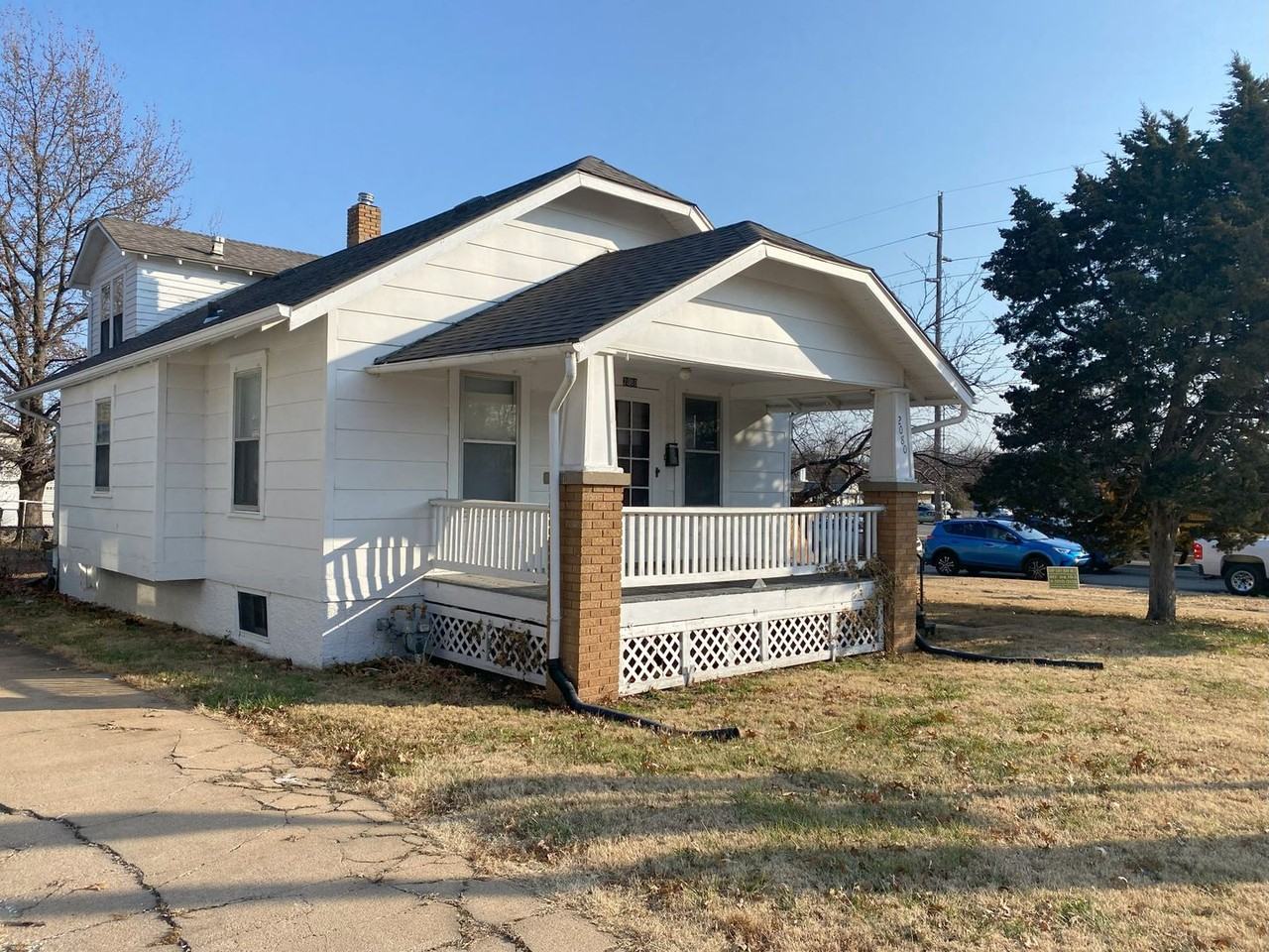 2080 Sw Washburn Ave - Photo 2 of 30