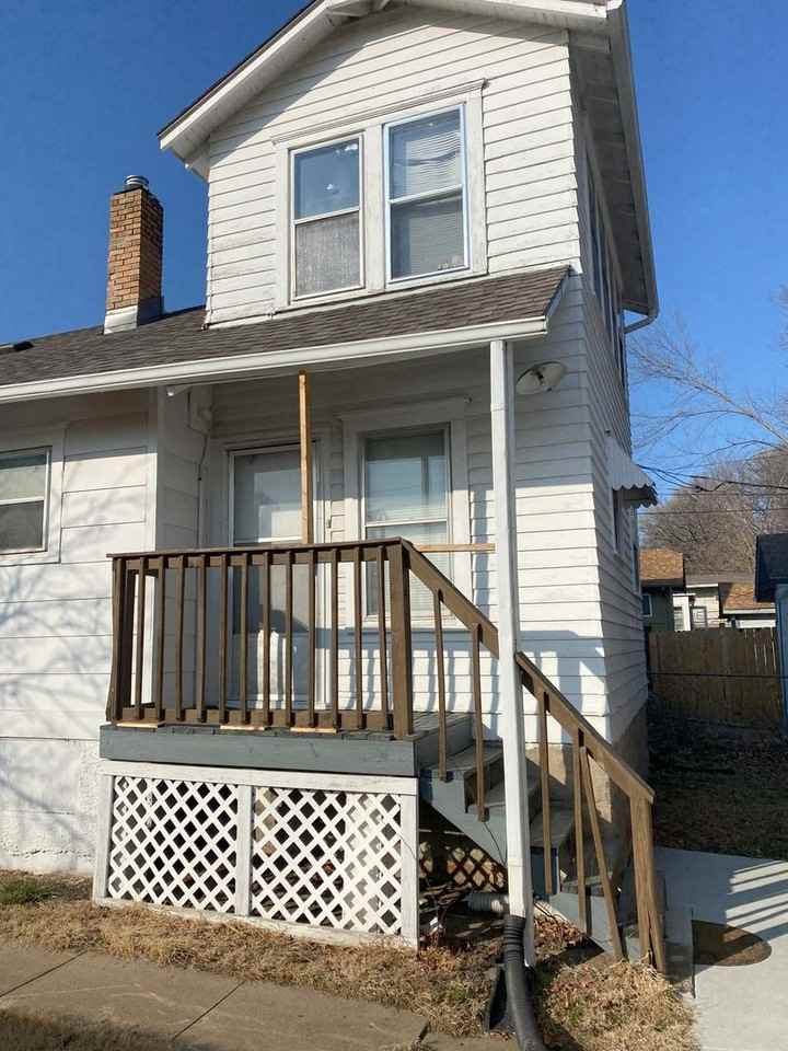 2080 Sw Washburn Ave - Photo 4 of 30
