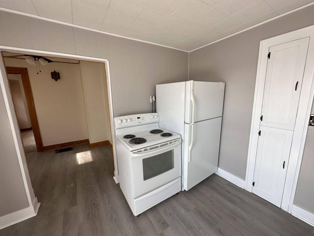 2080 Sw Washburn Ave - Photo 5 of 30
