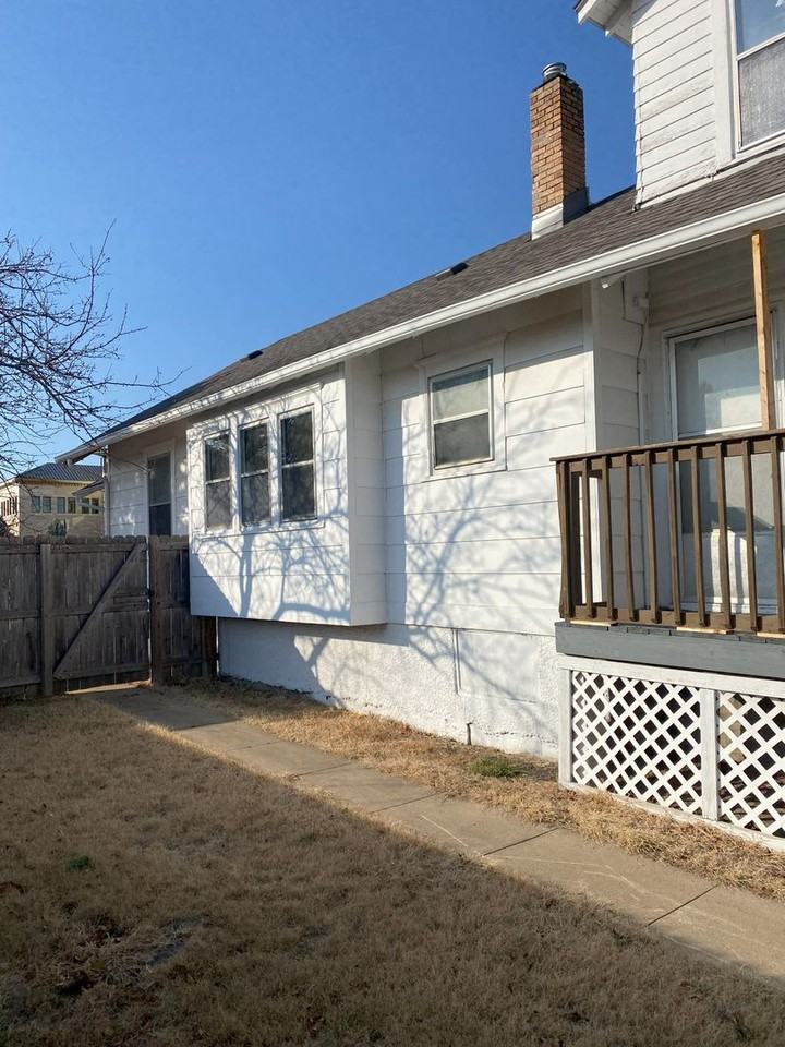 2080 Sw Washburn Ave - Photo 6 of 30