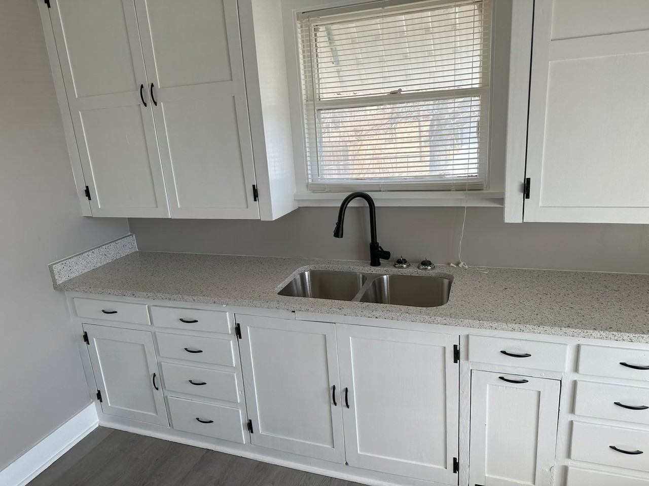 2080 Sw Washburn Ave - Photo 6 of 34