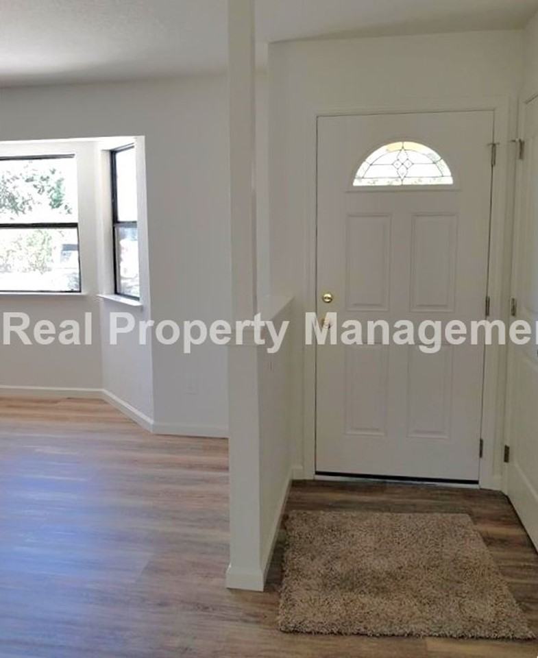 4945 Deer Creek Way - Photo 3 of 17