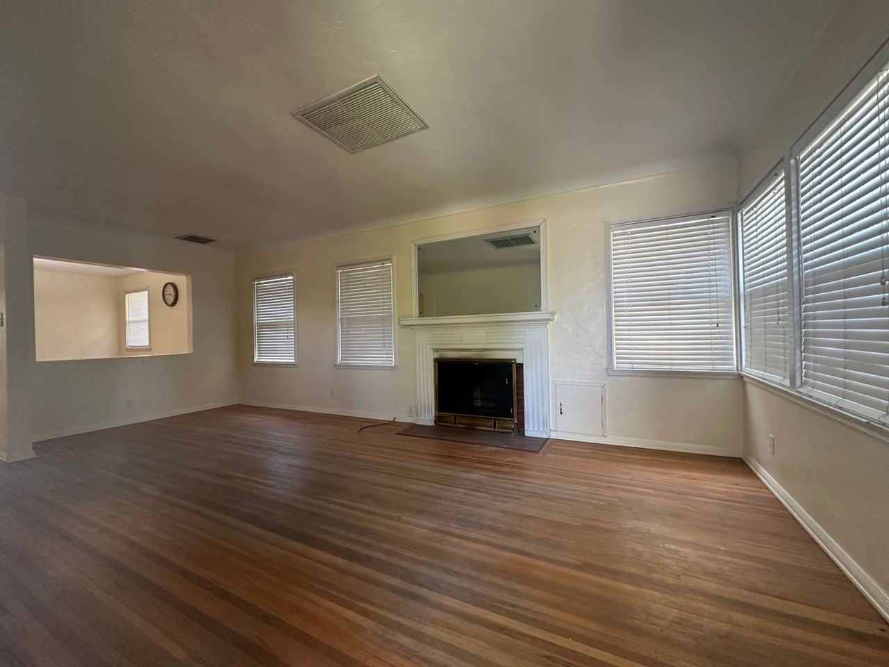 115 E Lucard St - Photo 2 of 21