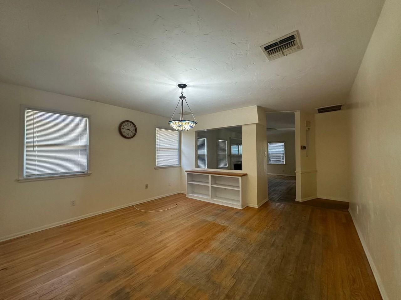 115 E Lucard St - Photo 3 of 21