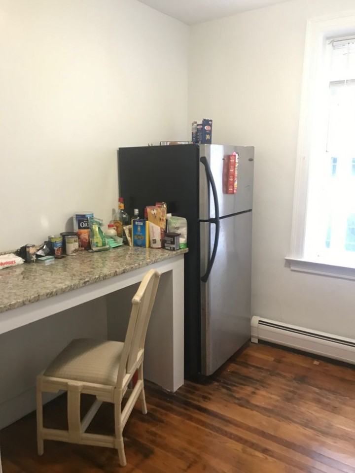 256 Bradley Street - Photo 5 of 33