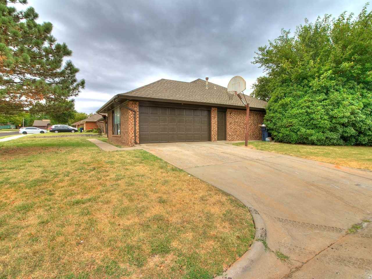 7417 Nw 101st St - Photo 3 of 27