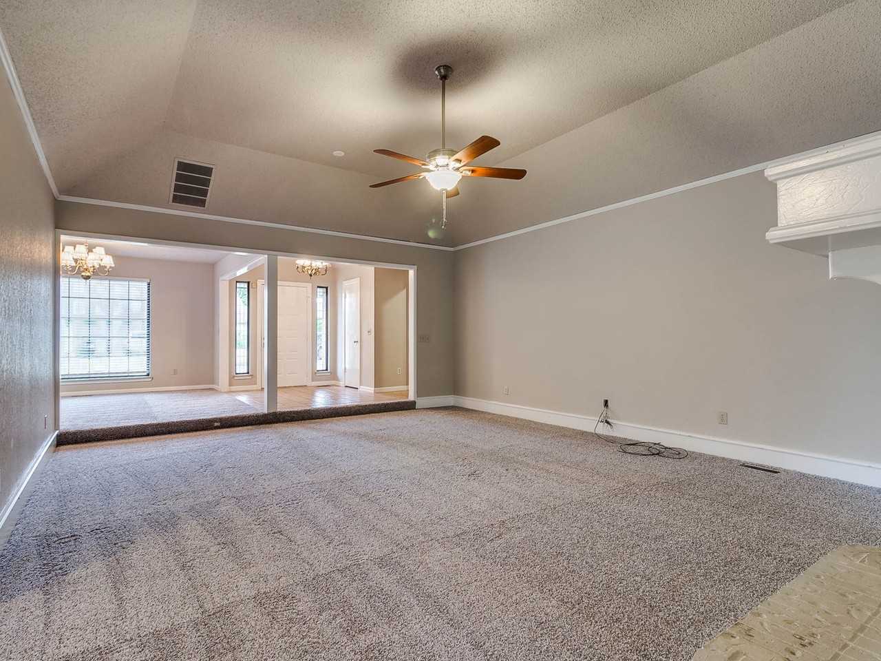 7417 Nw 101st St - Photo 5 of 27