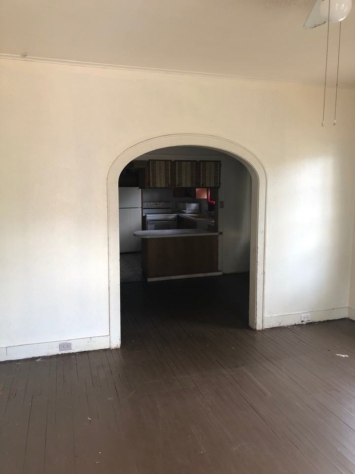 2957 Regent St - Photo 2 of 9