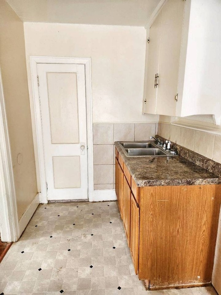 28 S Broad St - Photo 3 of 8