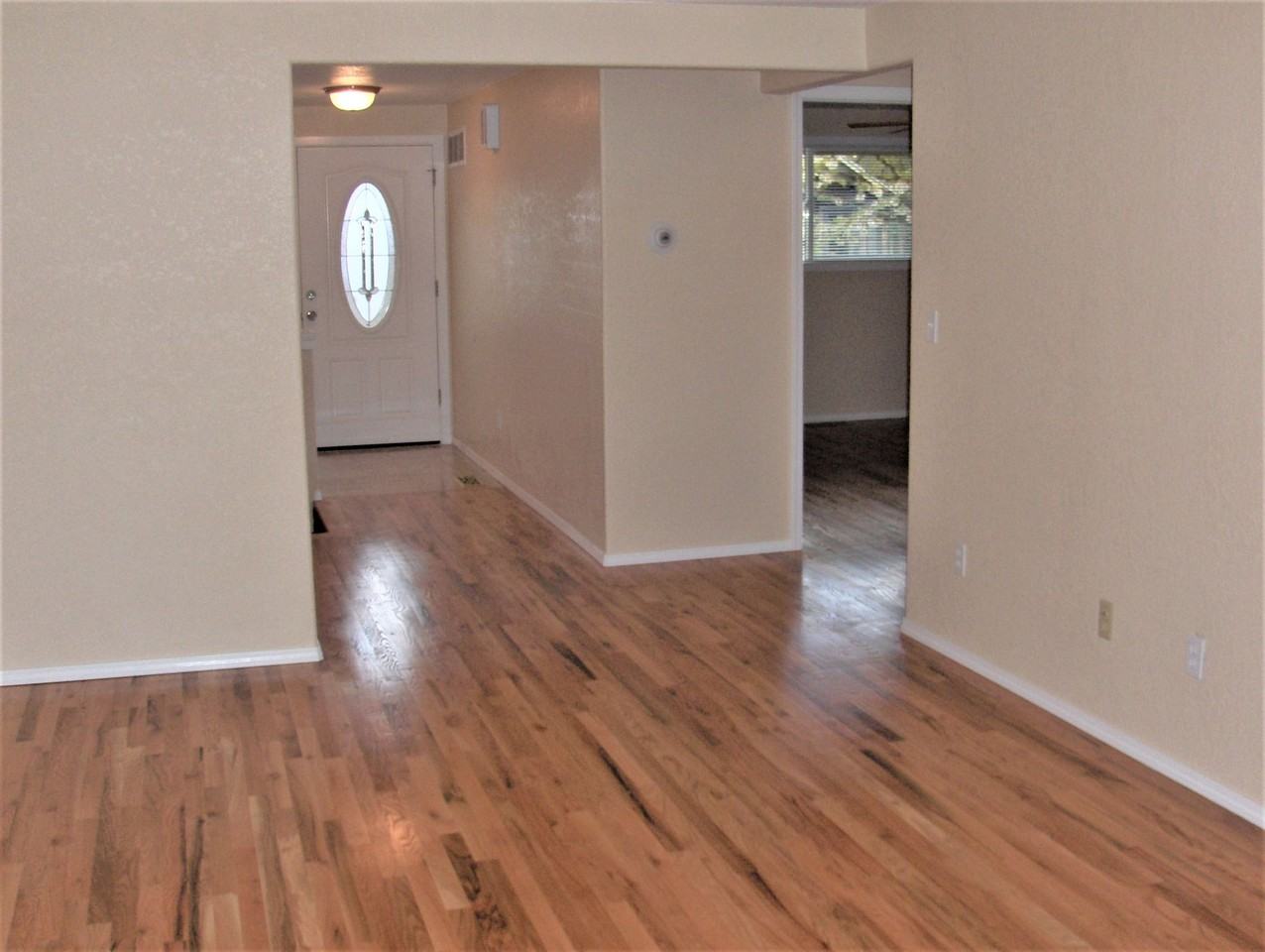 River View: Unique 1,200 sq ft 2 Bedroom 2 Bath Apartment in Secluded 4 - Photo 3 of 5