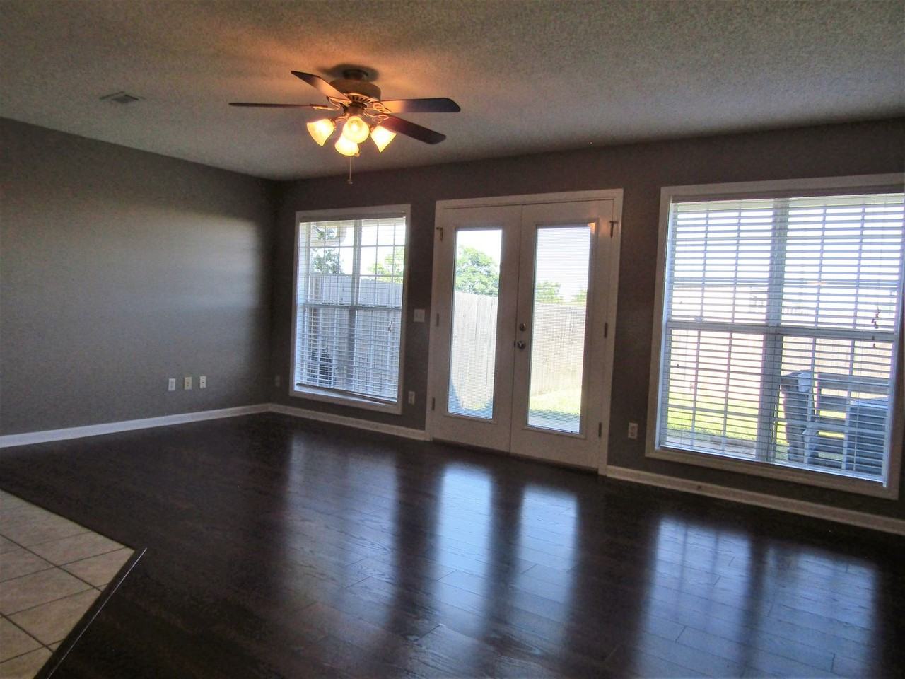 158 Woodmere Dr - Photo 4 of 10