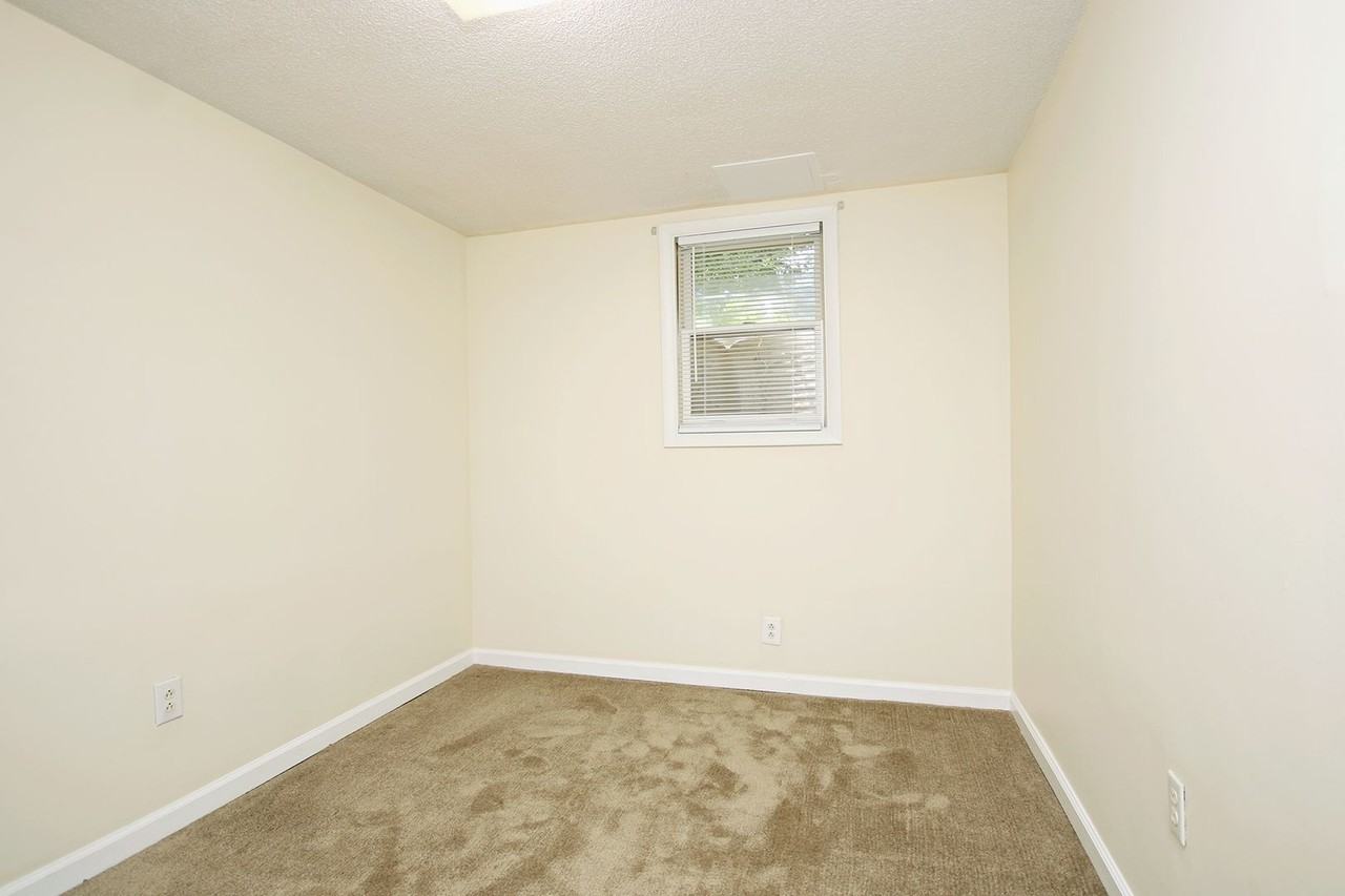 113 Stratford Ct #B - Photo 6 of 13