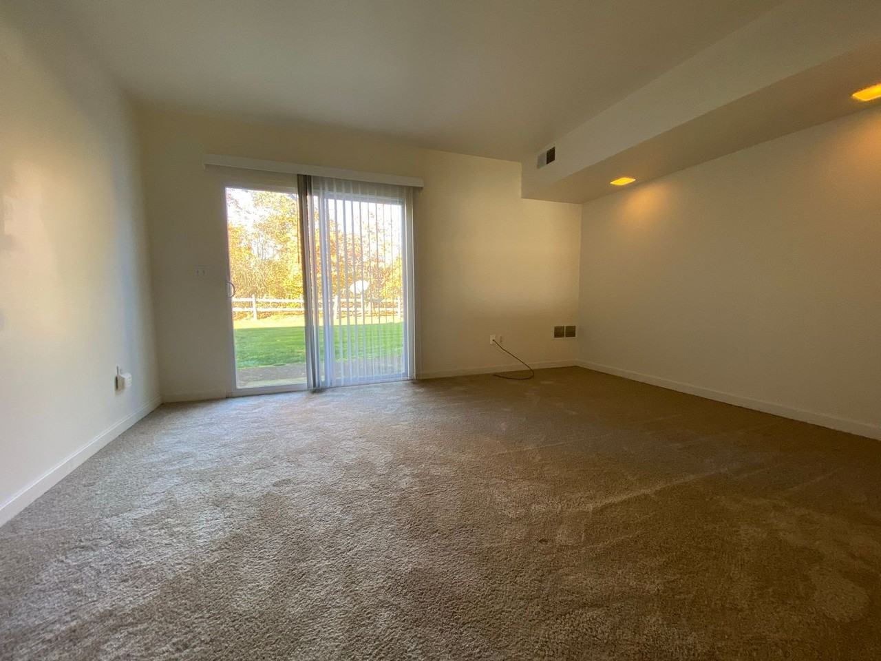 702 Hemlock Sq - Photo 2 of 12