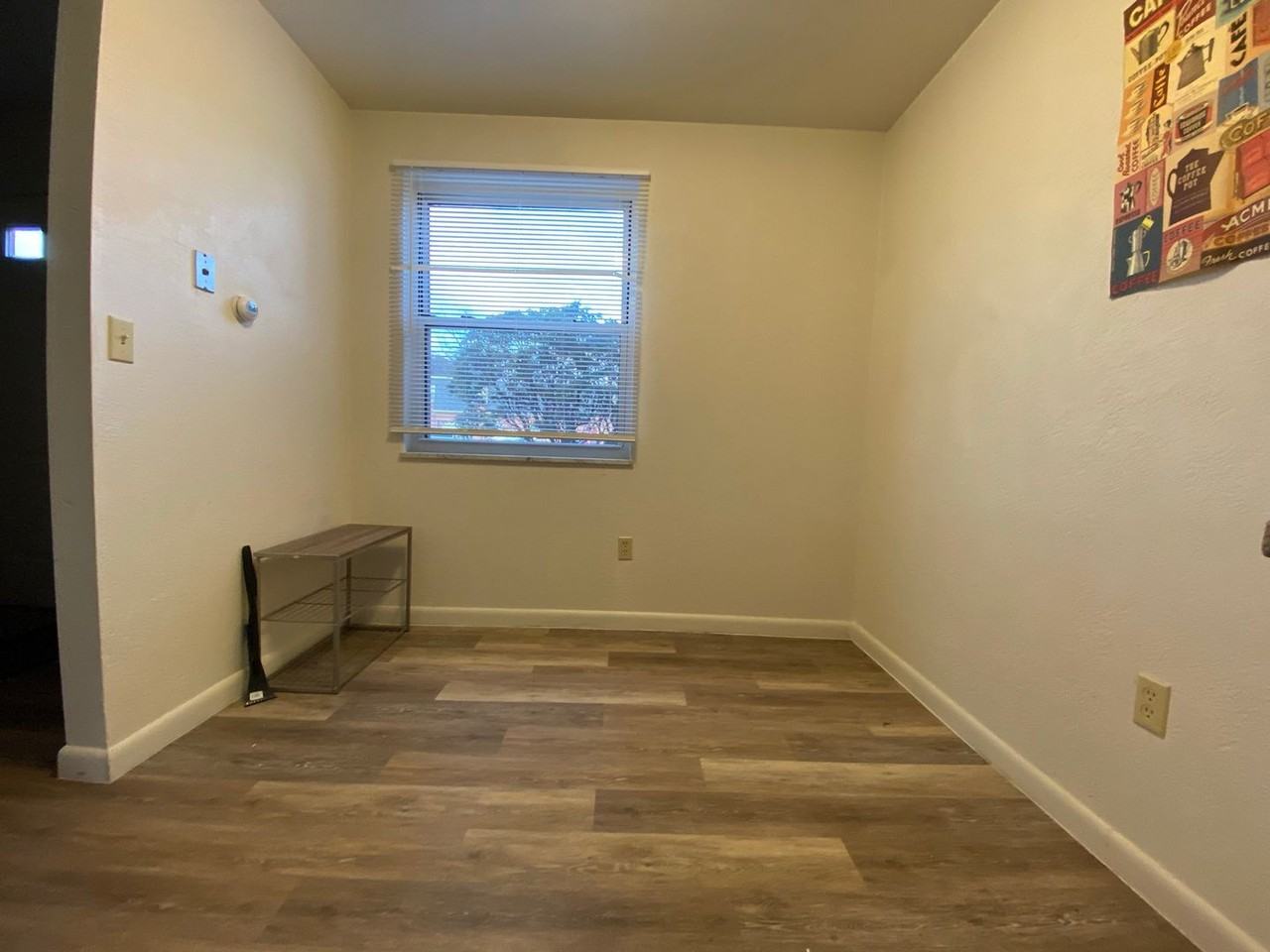 703 Hemlock Sq - Photo 4 of 12