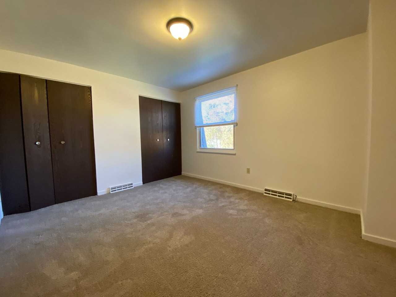 703 Hemlock Sq - Photo 6 of 12