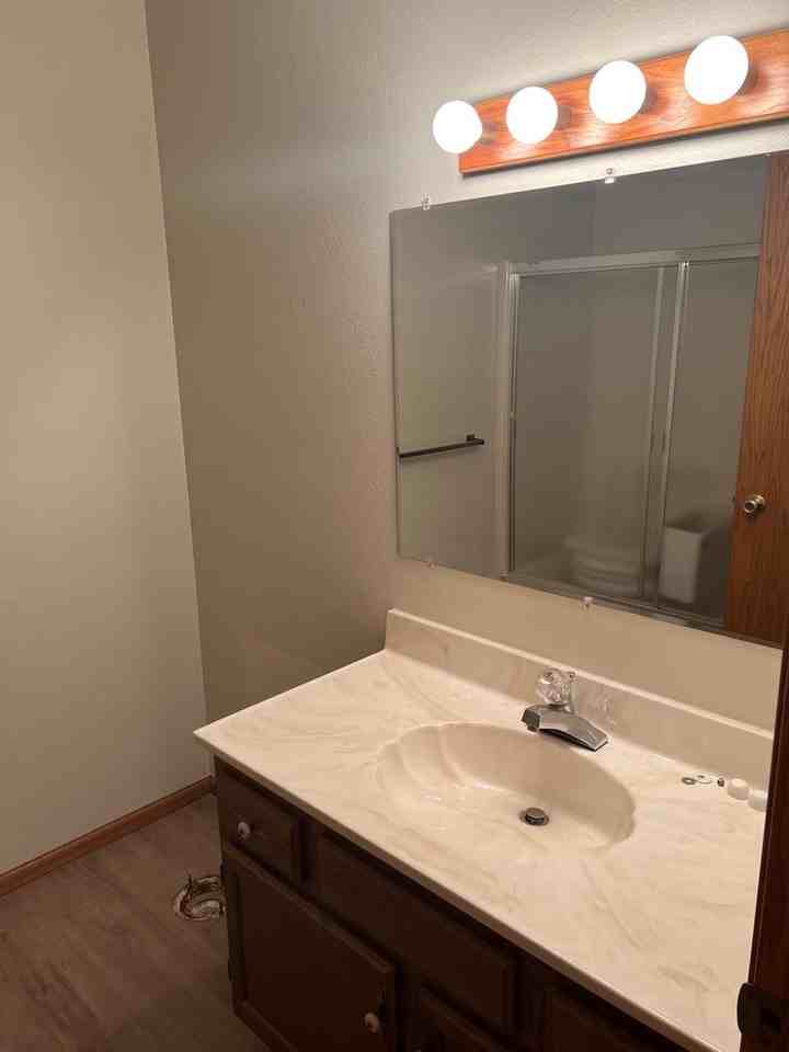 RMH (1206/1208 University Street; Pella) - Photo 3 of 6