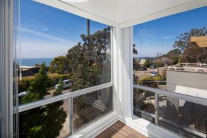 featured image of 703 Stratford Ct