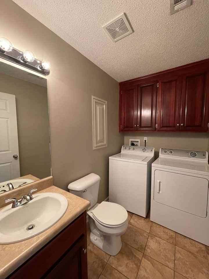 121 Concord Ave - Photo 3 of 27