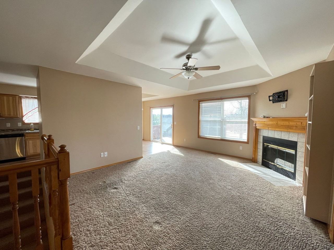 3253 S Palisades Dr - Photo 3 of 15