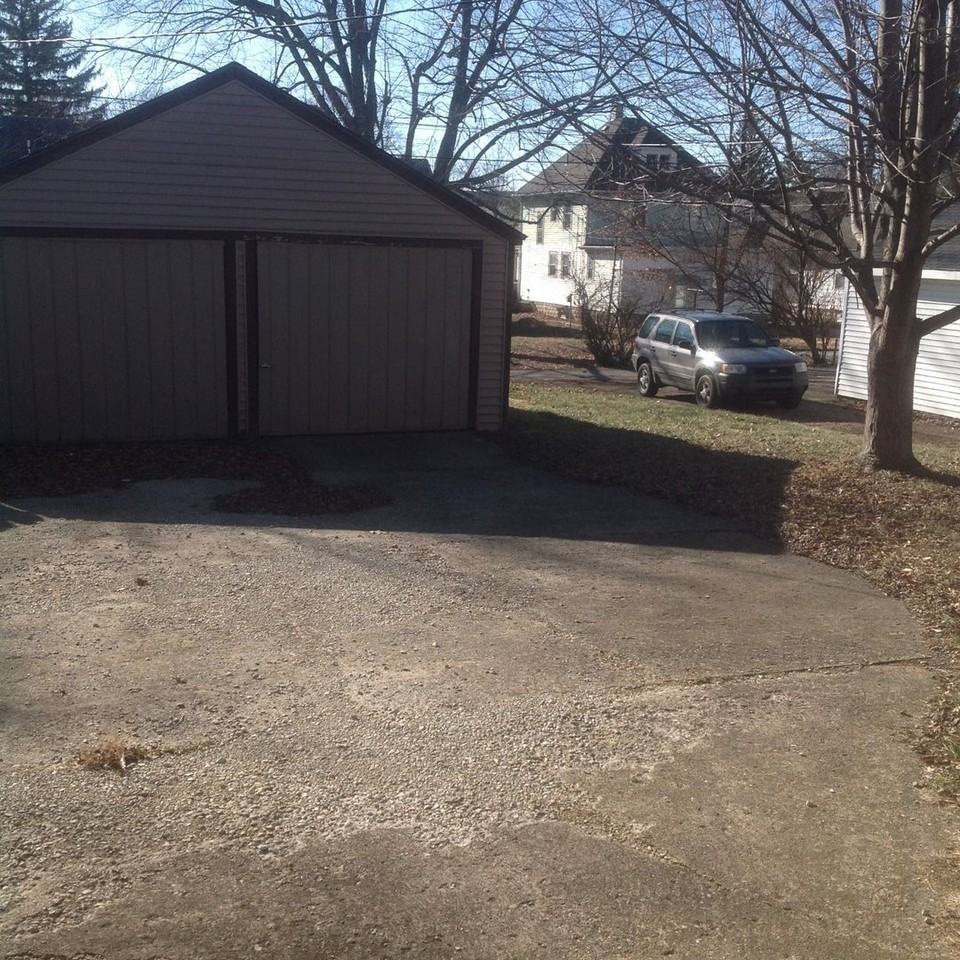 333 Lawn Ave - Photo 2 of 4