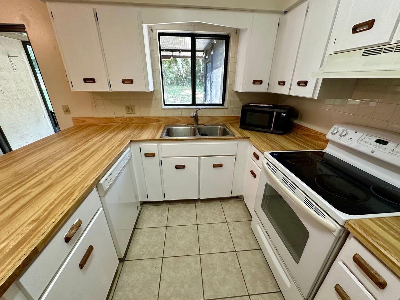 745 Tumblebrook Dr - Photo 3 of 16