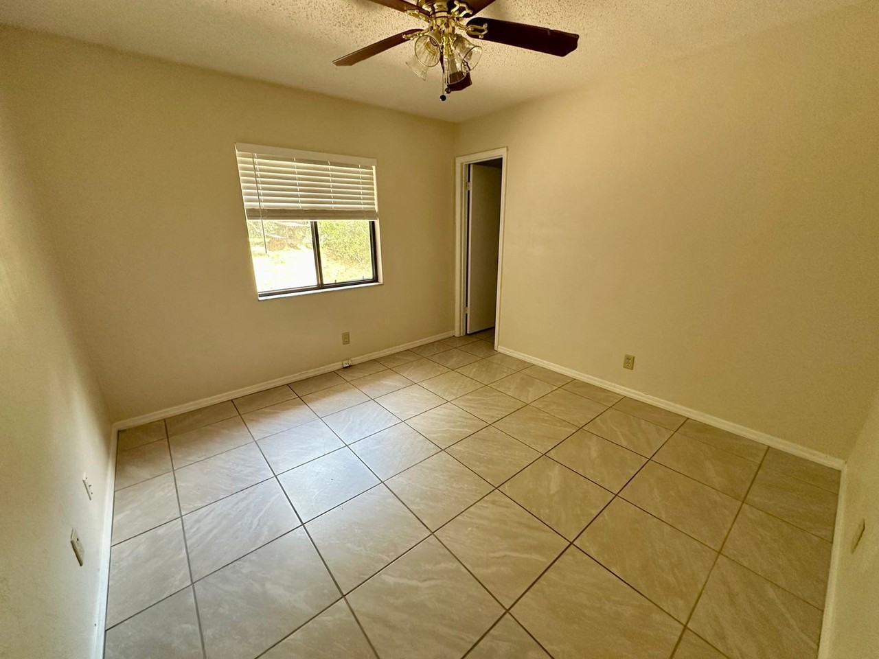 745 Tumblebrook Dr - Photo 7 of 16
