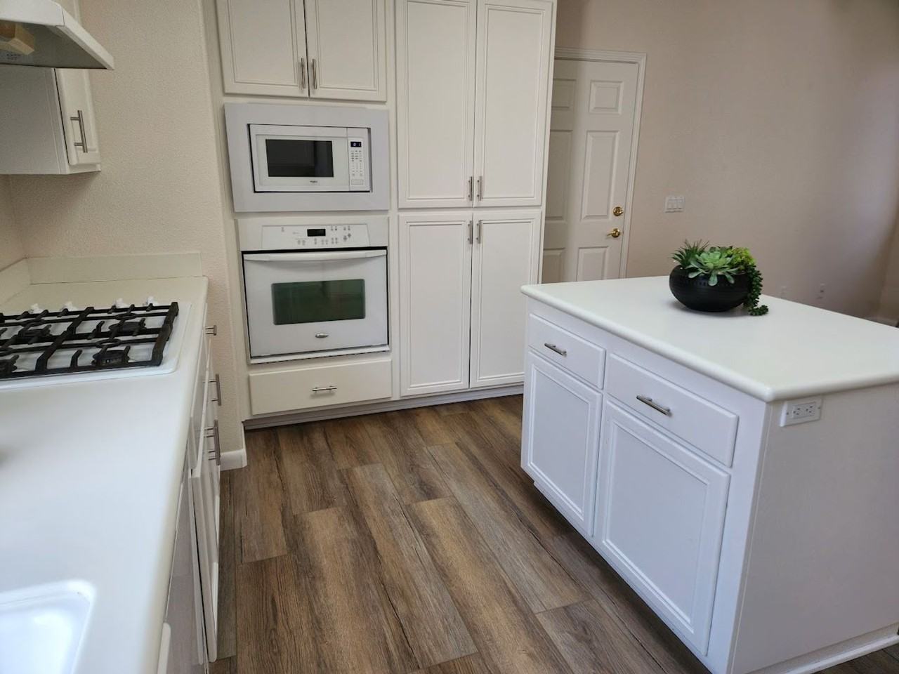 503 Starlight Ln - Photo 2 of 16