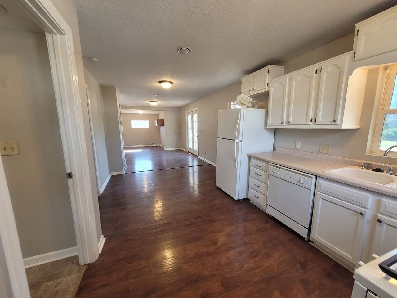 2734 E Washington Ave - Photo 2 of 13