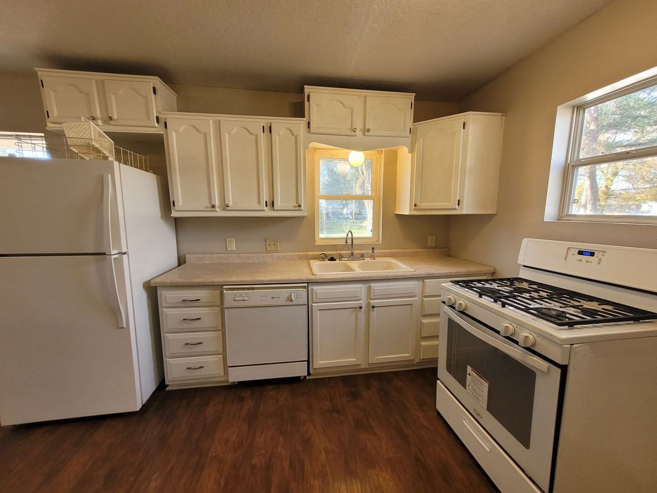 2734 E Washington Ave - Photo 3 of 13
