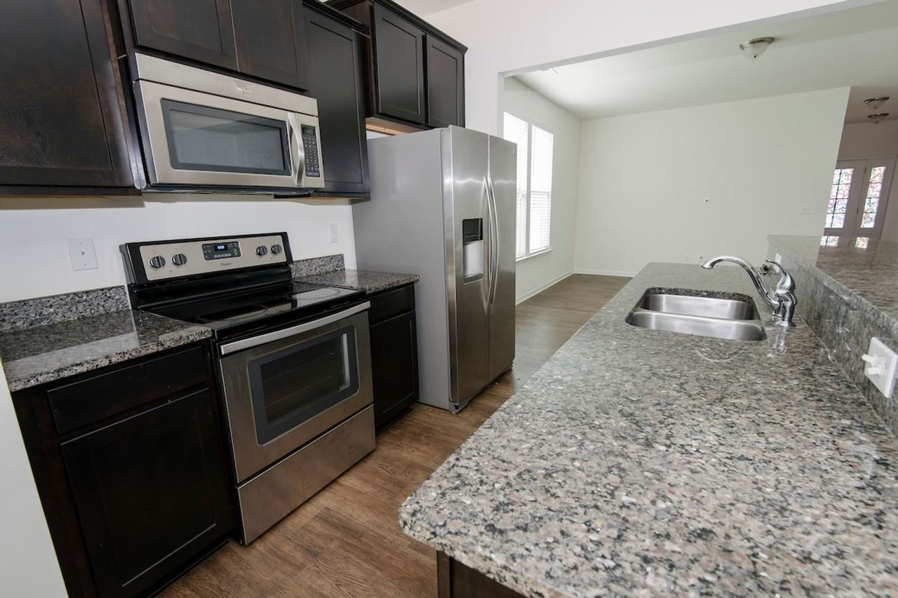 2911 Benevolence Dr - Photo 3 of 15