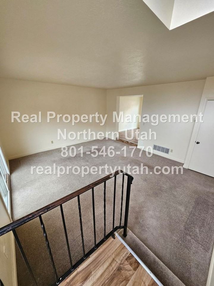 2793 W 5500 S - Photo 4 of 18