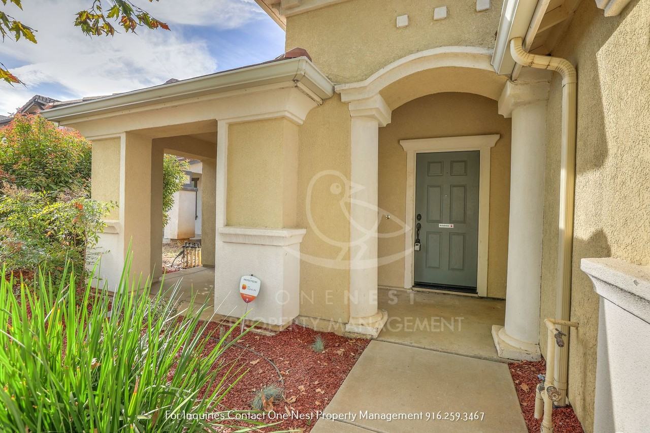 1470 Paddington Way - Photo 2 of 20