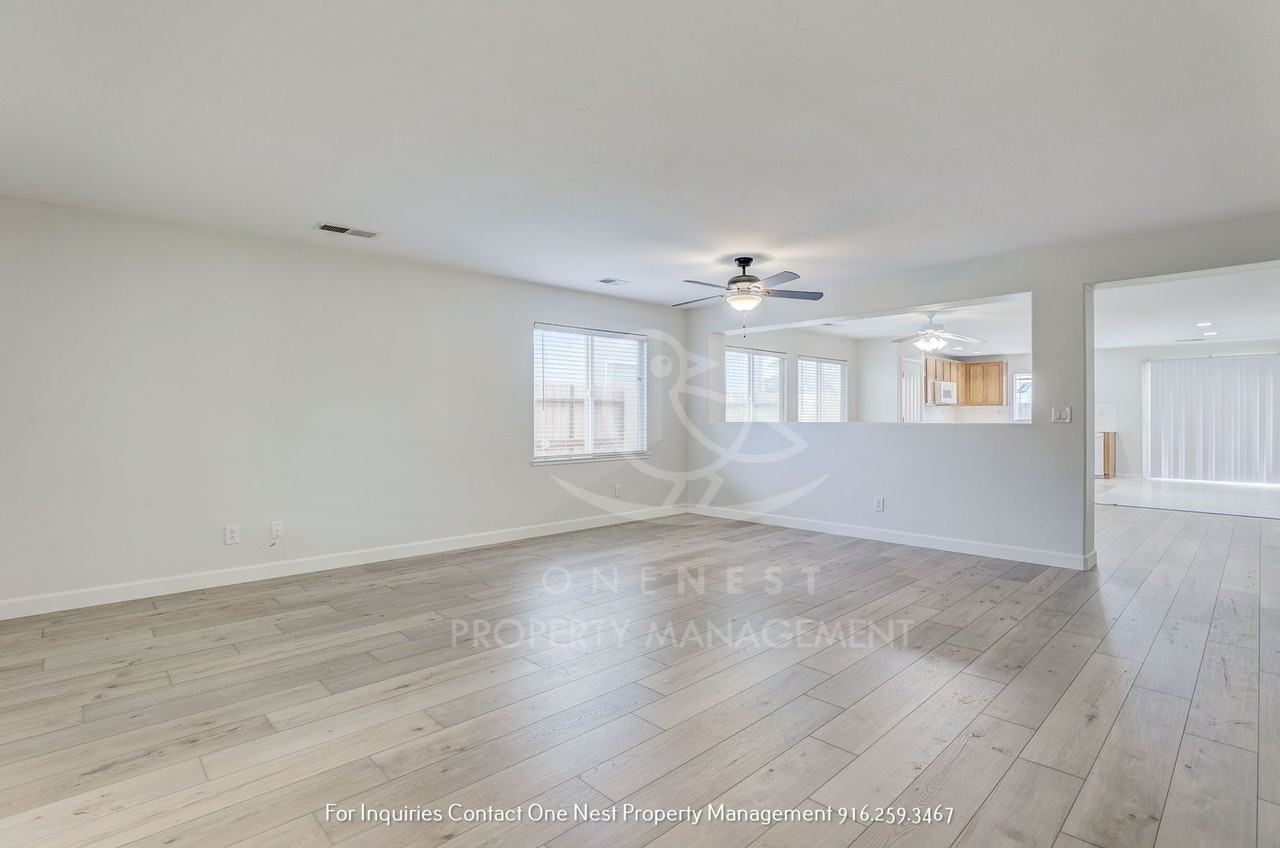 1470 Paddington Way - Photo 3 of 20