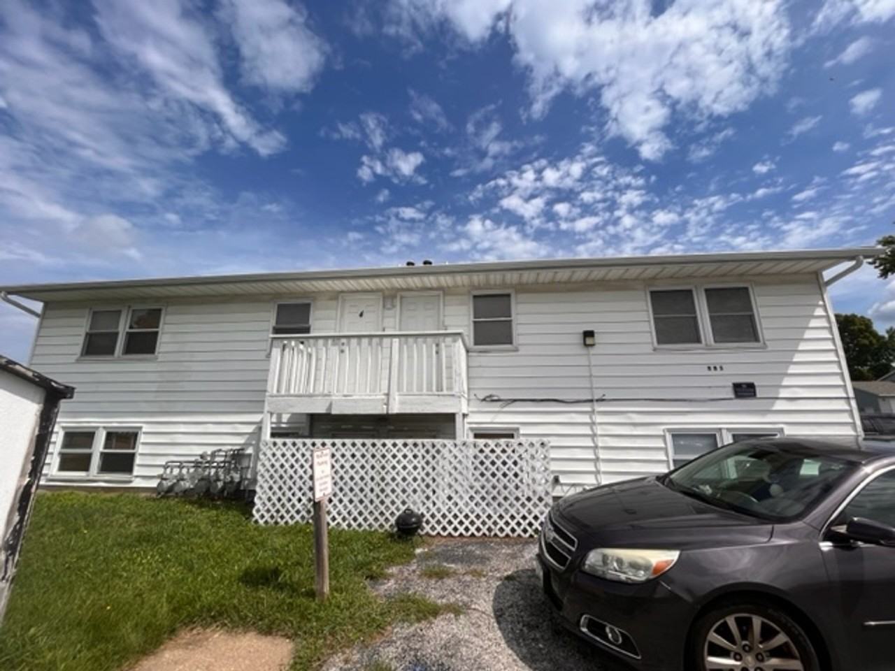 885 W 61st St - Photo 3 of 4