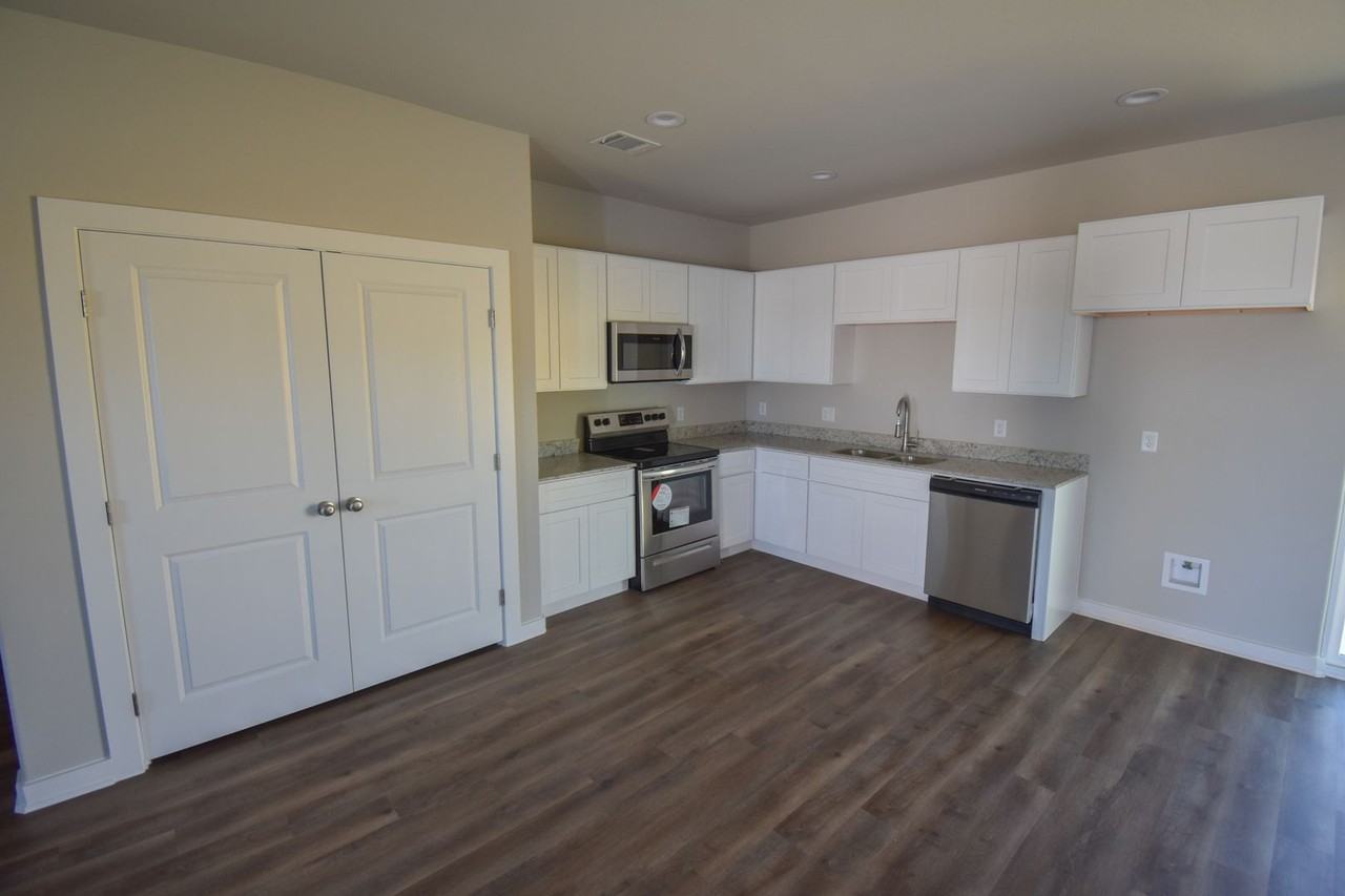 3700 Skylane Ave - Photo 4 of 12