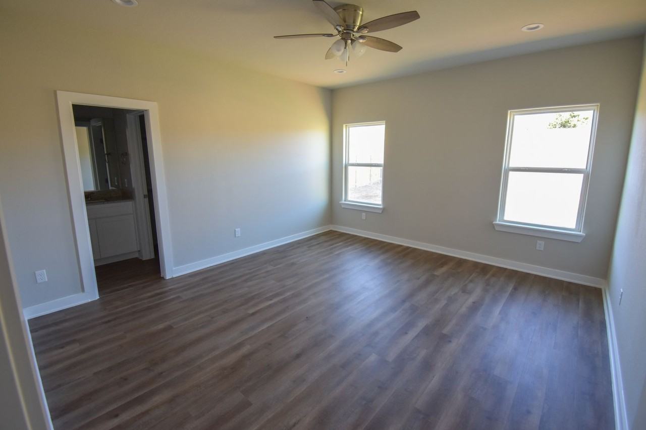 3700 Skylane Ave - Photo 6 of 12