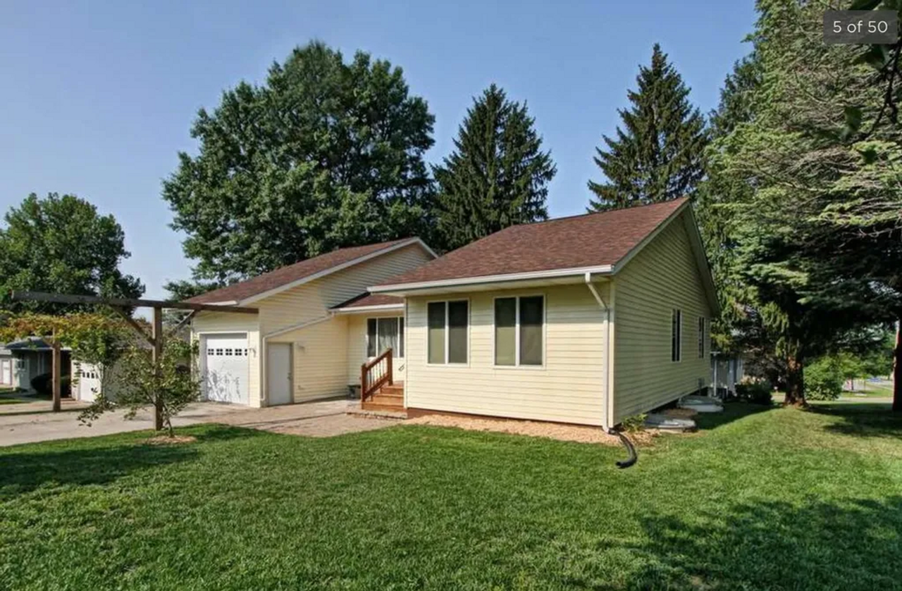 738 13th Ave - Photo 2 of 4
