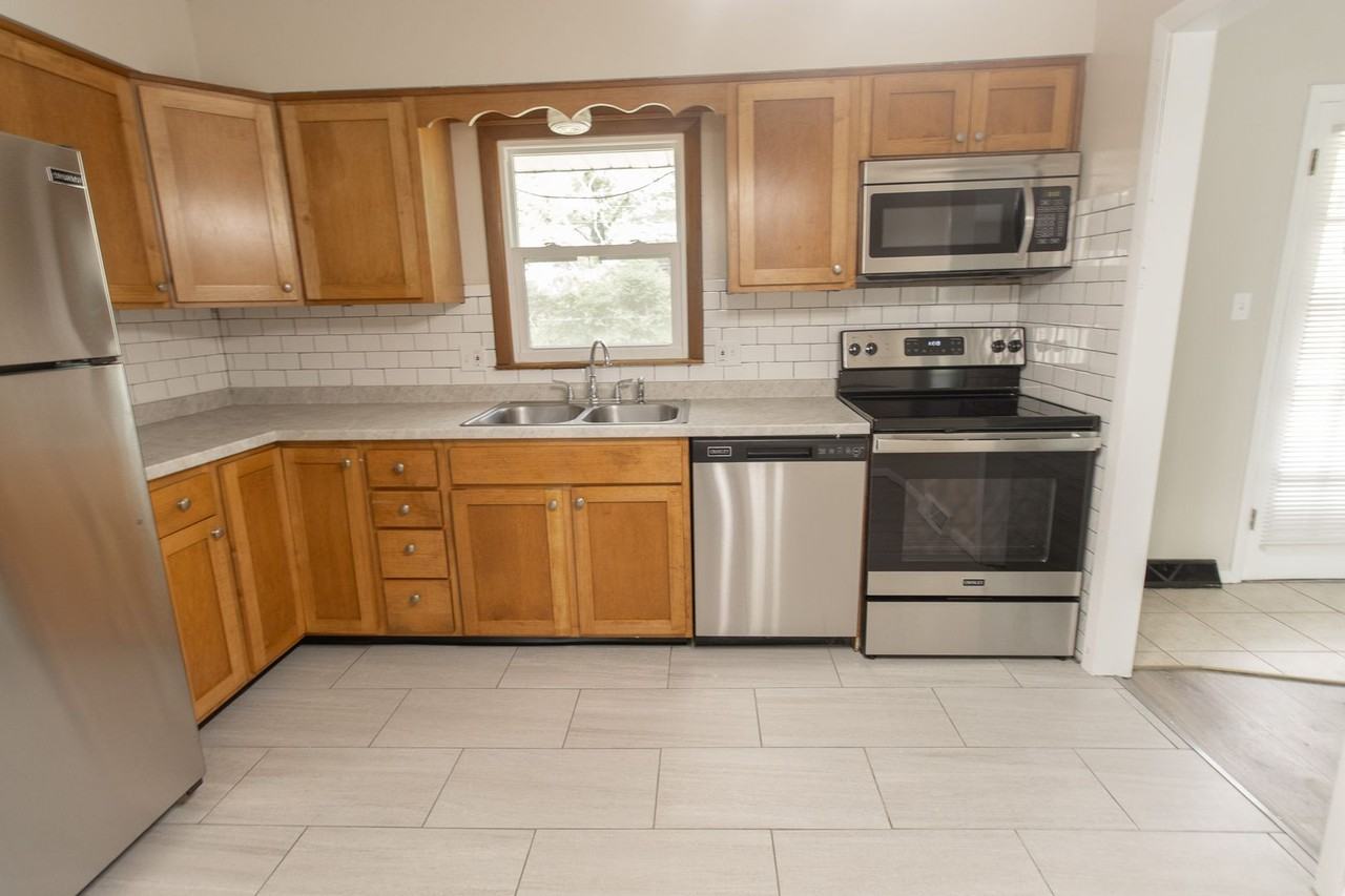 1223 S Fairview Rd - Photo 6 of 27