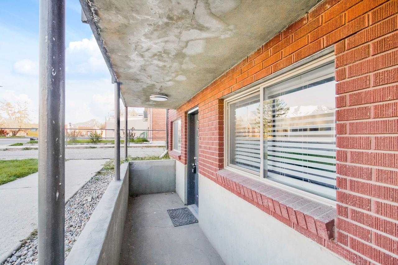 216 S 100 W - Photo 4 of 8