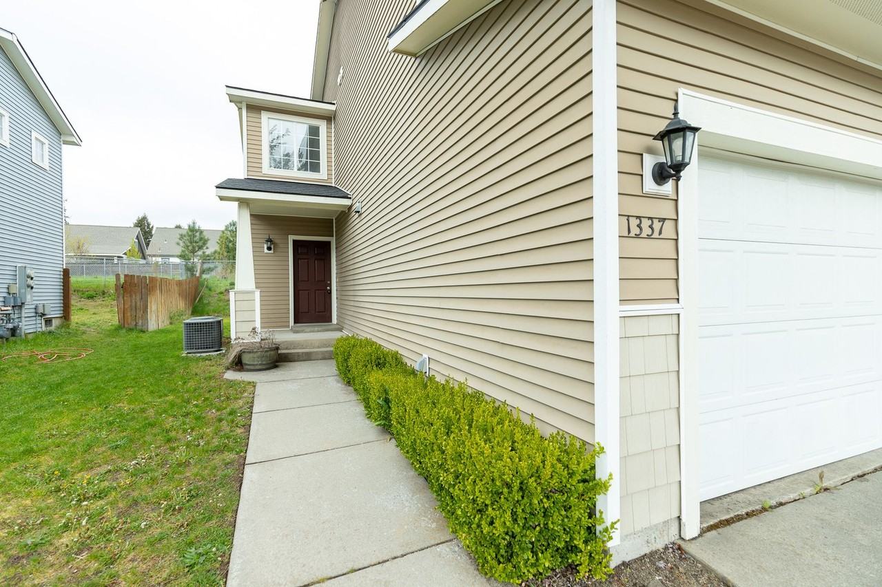 Kaleigh Ct - Photo 2 of 17