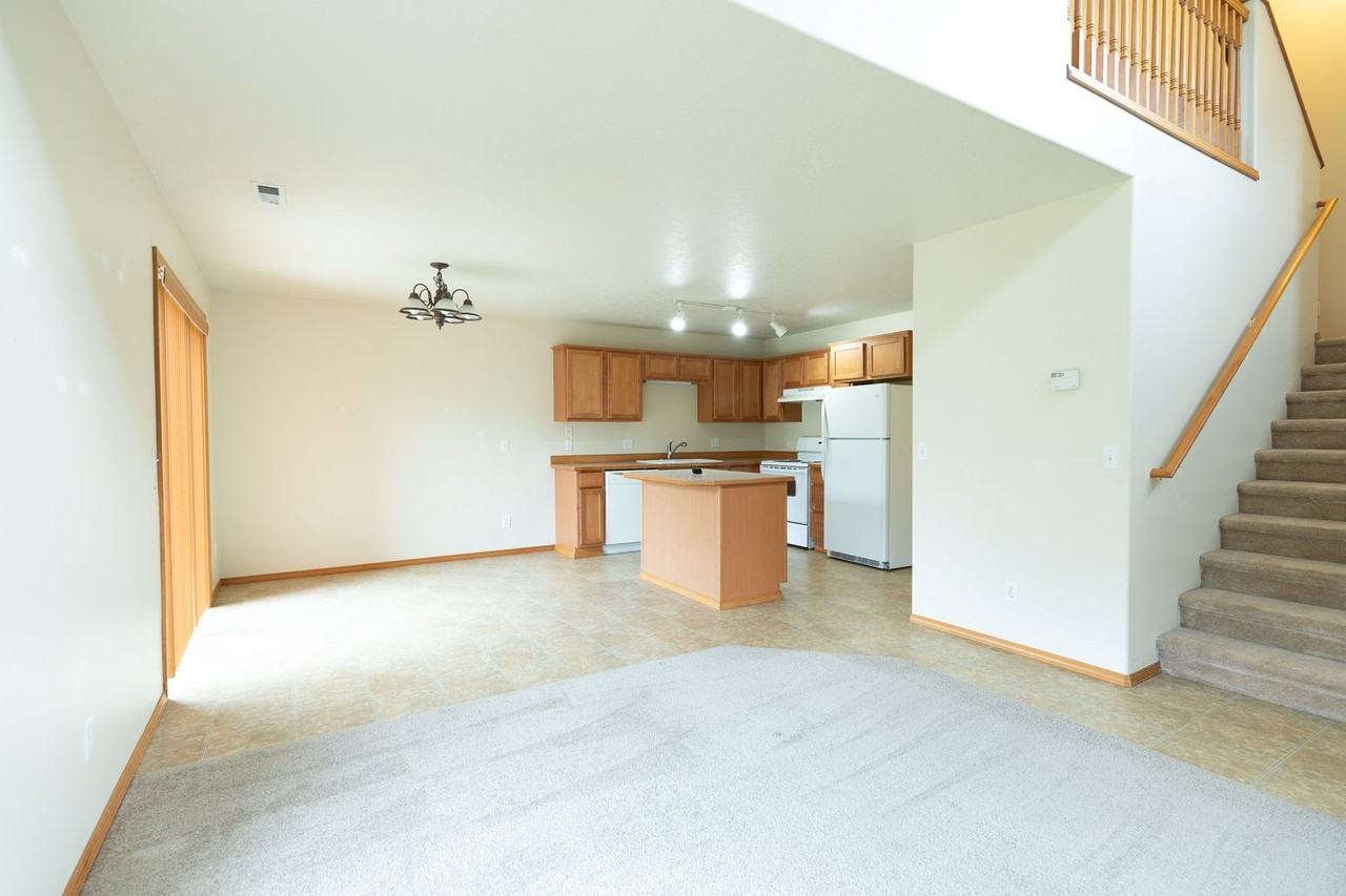 Kaleigh Ct - Photo 3 of 17