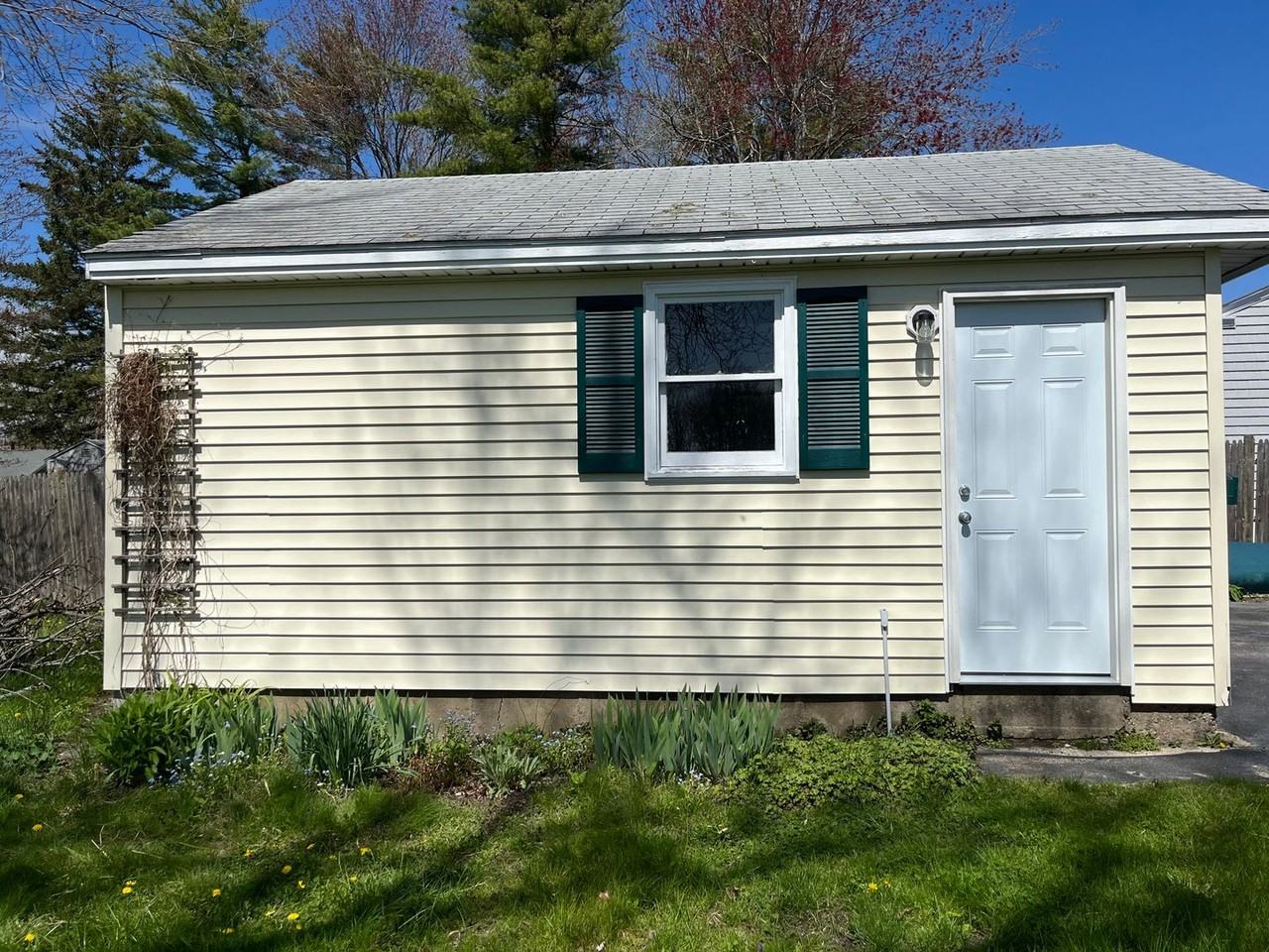 157 Wolcott St - Photo 5 of 25