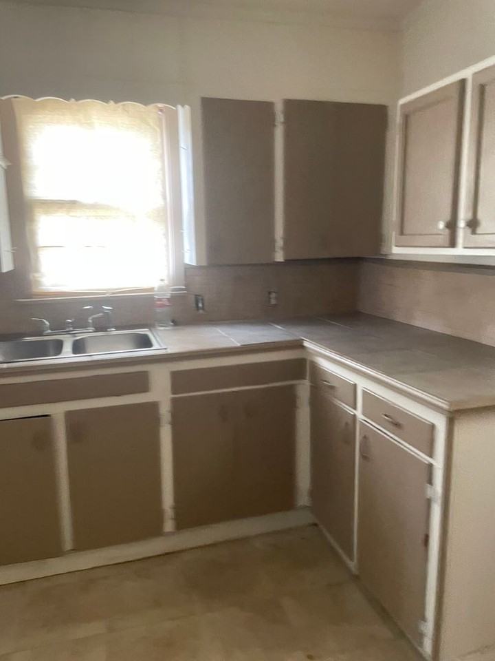 530 E 81st St - Photo 2 of 9