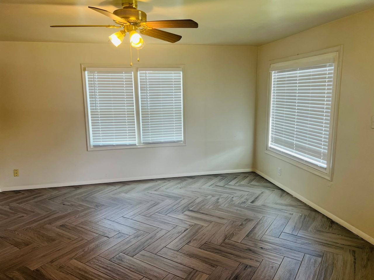 479 15th St - Photo 5 of 13