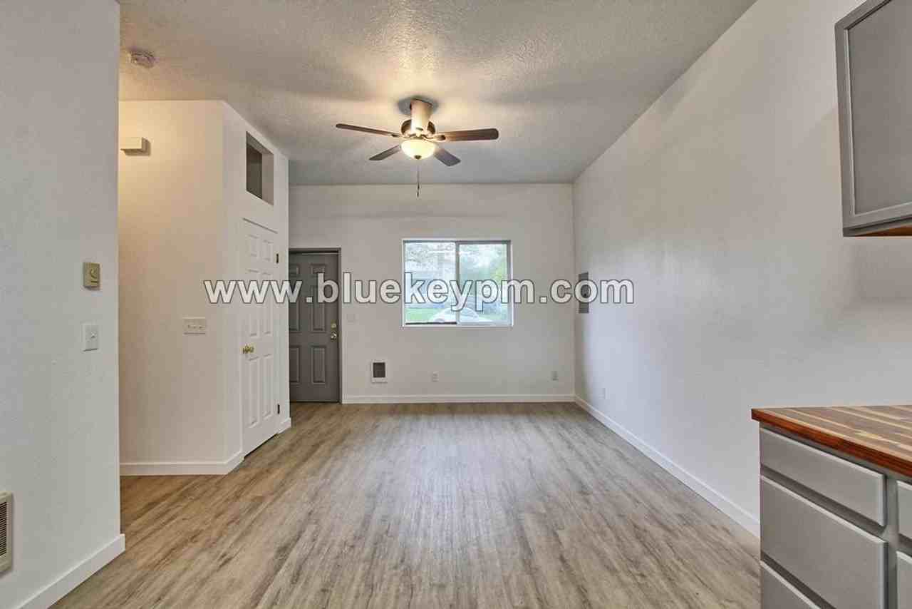 4722 Ne 108th Ave - Photo 2 of 9