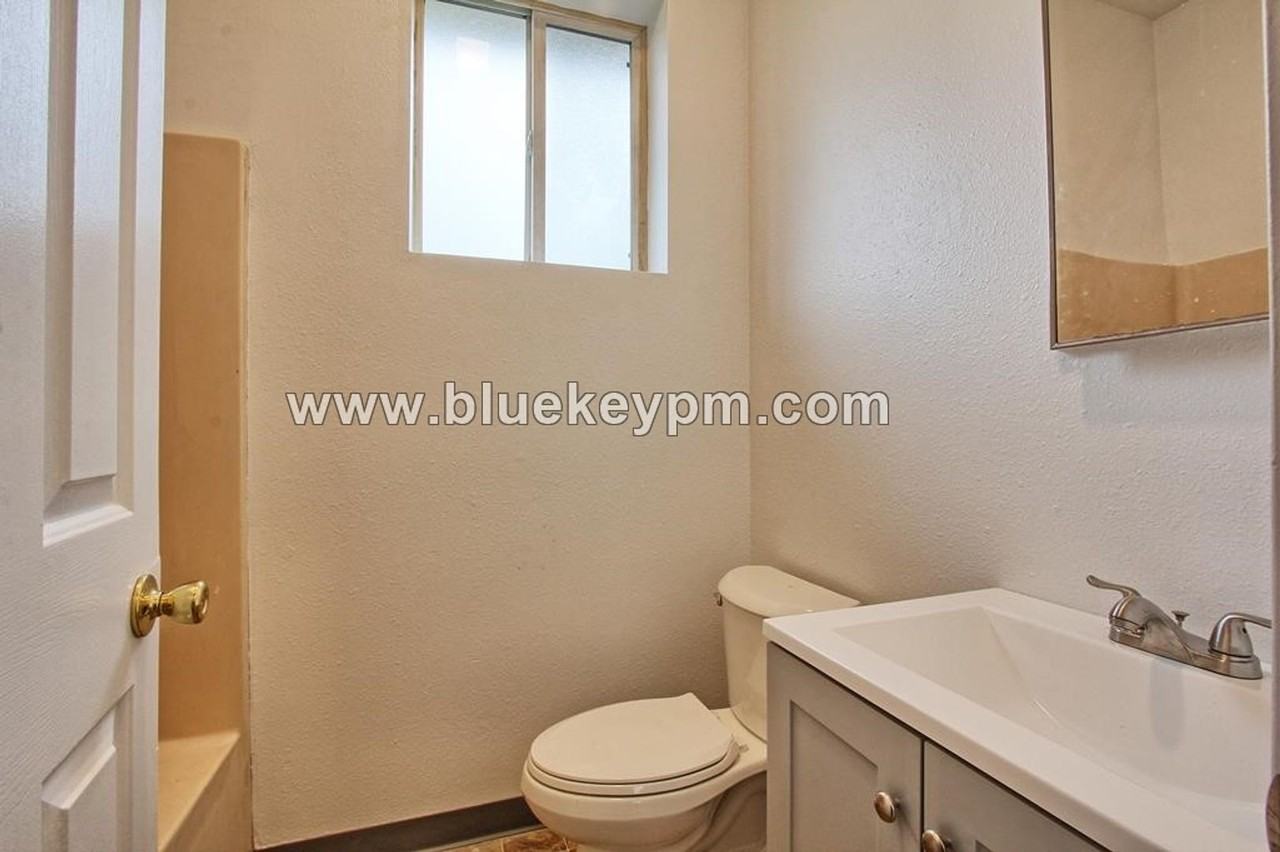 4722 Ne 108th Ave - Photo 7 of 9